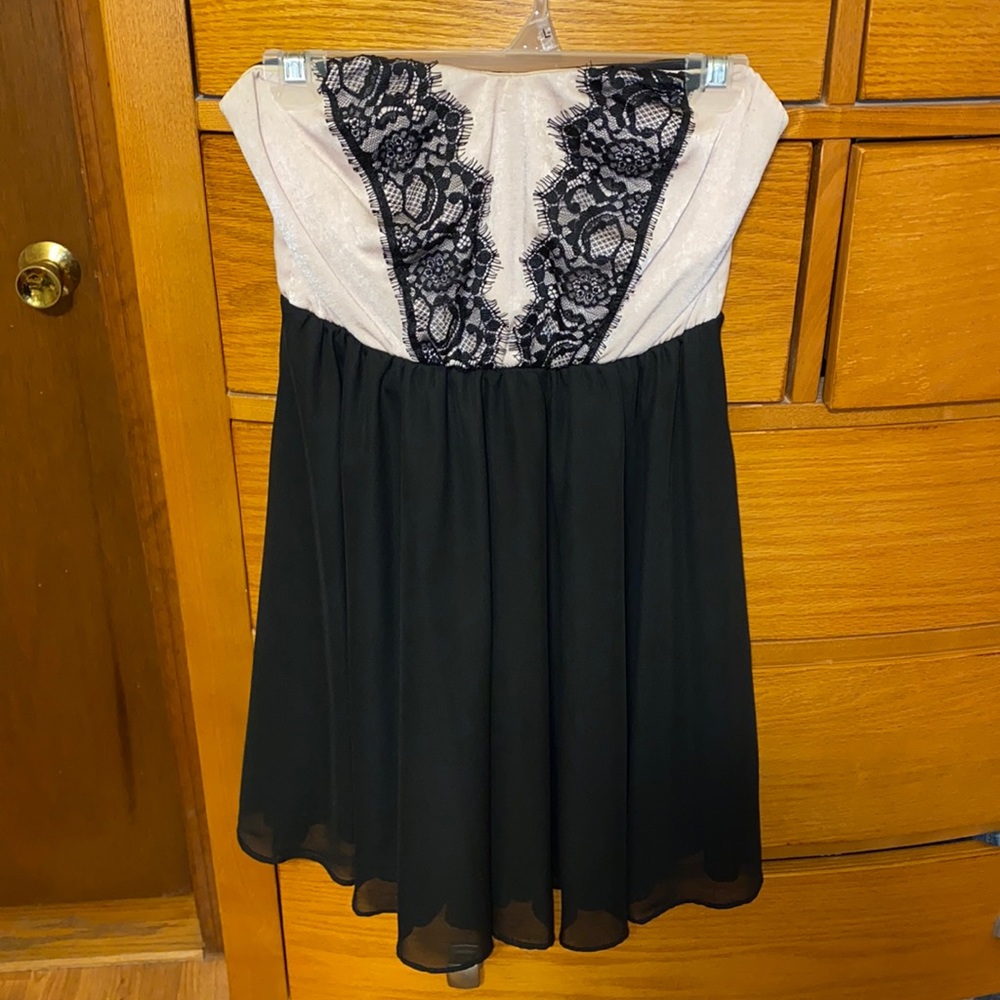 💛 Strapless formal dress